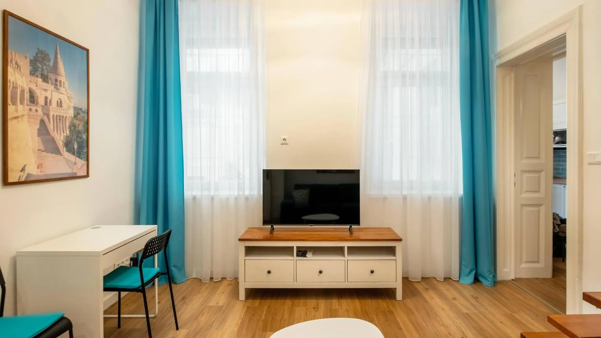 Howlit Home Budapeszt 0*,